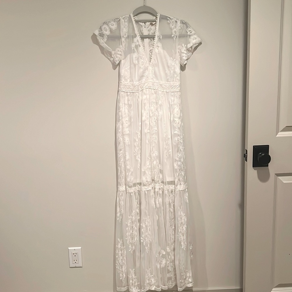 Gorgeous lacy floor length maxi dress perfect for a bride!